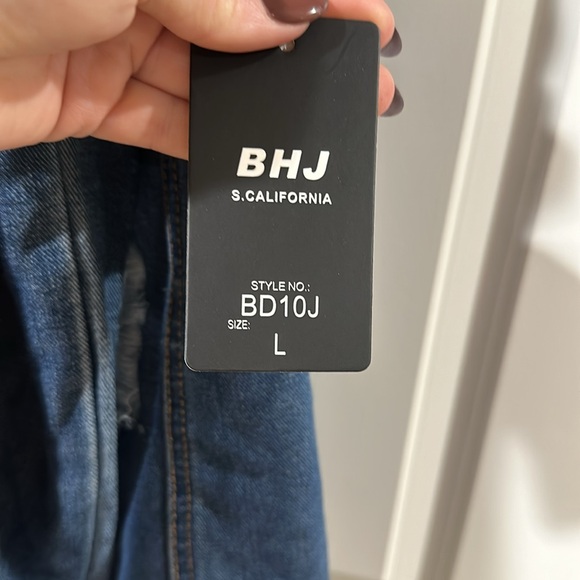 Distress Jean jacket New with tags size Large - Picture 2 of 3